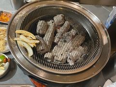 -围炉肉舍•炭烤活鳗•丹东海鲜烤肉(步行街店)