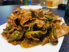 干辣椒炒牛肉-金龙烧烤·牛肉面(西塔店)