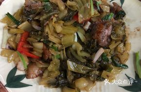 Sour Cabbage Braised Pork Belly