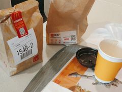-麦当劳(广州南站B10检票口楼上)