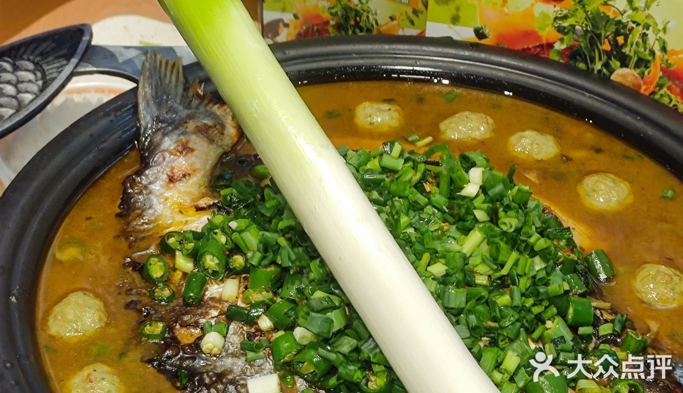 在深圳，吃到了春天限定的鲜青椒葱葱烤鱼...