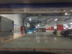 -爱琴海购物公园-地下停车场