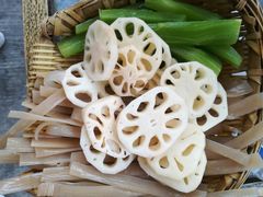 -茅草房·河畔园林火锅