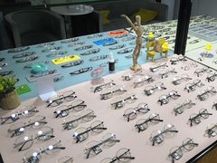 -罗伯特眼镜·蔡司官方授权(罗湖国贸店)