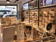 -MiRi眼镜连锁·蔡司·尼康控优点合作店(莘庄店)