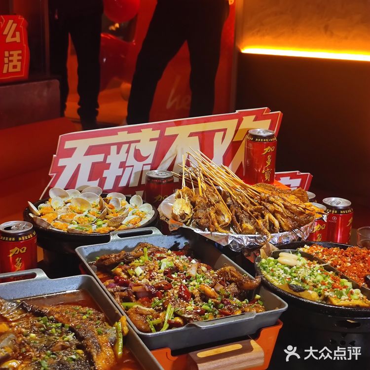 太古里的何师烧烤和加多宝竟然出联名了❗❗❗