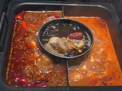 -老牌坊云南鱼豆花火锅(哈西万达店)