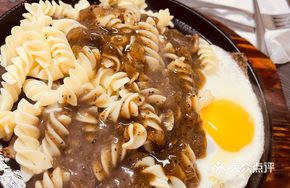Black Pepper Beef Noodles