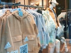 -阿迪达斯(百联徐汇商业广场运动旗舰店)