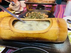 -香巴拉云南餐厅(华莱坞店)