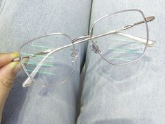 -罗伯特眼镜·蔡司官方授权(罗湖国贸店)