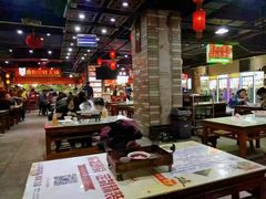 小吃街内景-食上东新街美食街区(民乐新都会店)