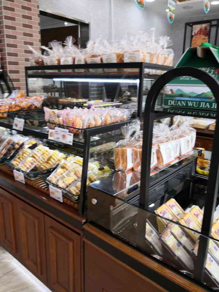 nana-2-2 2019年1月26日 打分 华荣的面包还是很不错的,品种多,口味也