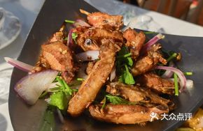 Garlic Chicken Wings with Fork
