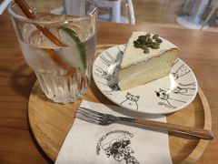 -Cappucimeow猫咪咖啡馆(韦伯时代店)