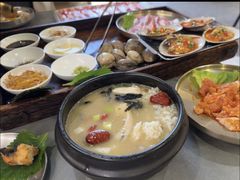 -围炉肉舍•炭烤活鳗•丹东海鲜烤肉(步行街店)