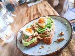 牛油果煮蛋吐司-RAC BAR(安福路店)