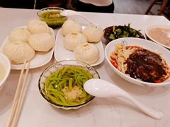 -李与白包子铺(桐梓林店)