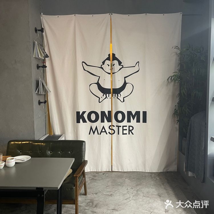 瞬间想到咖啡店,随便走走竟然进到好评榜单第一的好店