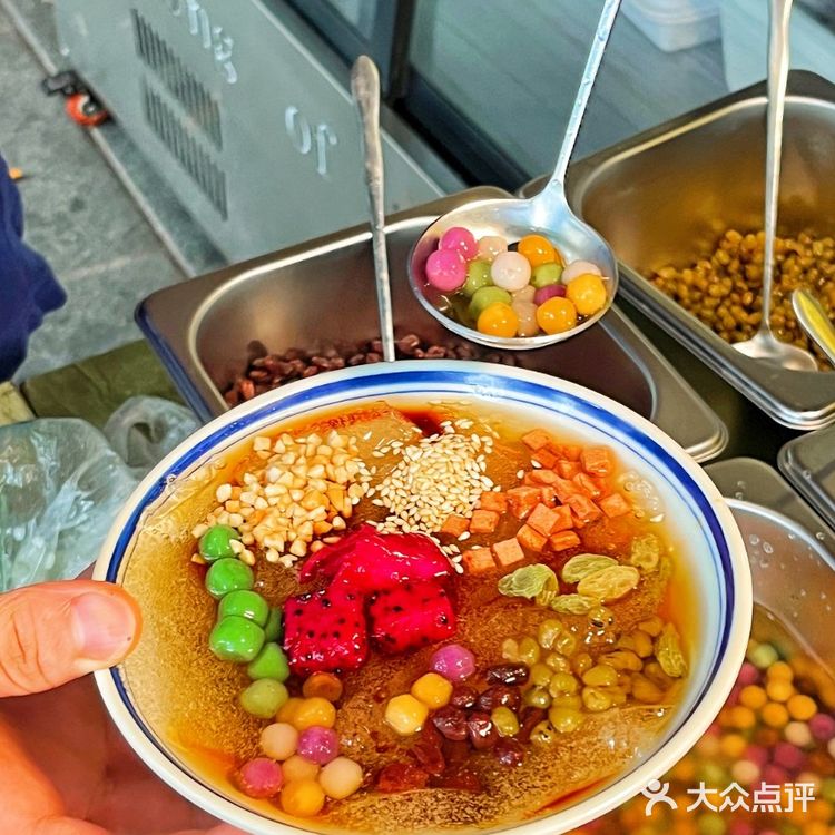 成都新晋串串排队王，一口香到破防……