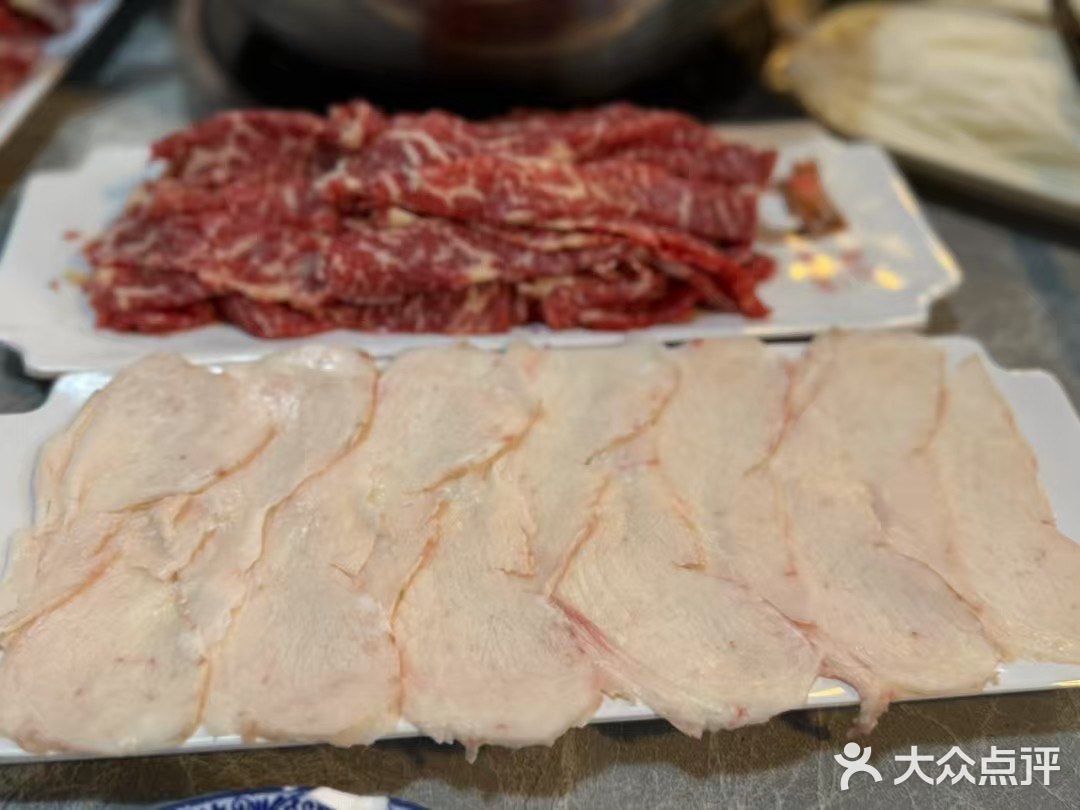 发现一家吃牛肉火锅的宝藏之地。牛肉都是现点先切