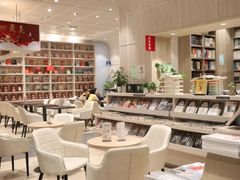 -钟书阁(群光广场店)