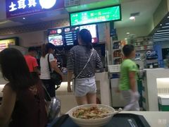 等位区-Fan!烤肉饭(王府·星mall店)