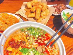 -爆炸头阿姨小四川正宗川味小吃(无任何分店)
