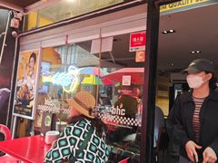 -BHC炸鸡(明洞总店)