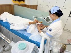 -靓芙泉专研痘痘肌