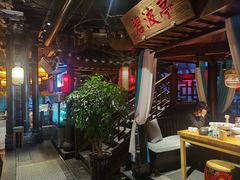 -帅巴人舅母子腊蹄民俗村
