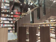 -钟书阁(群光广场店)