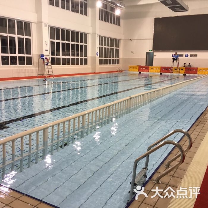 冠俊游泳俱乐部