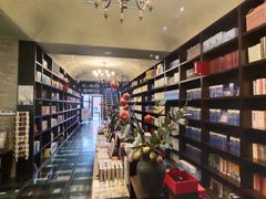 -钟书阁(松江泰晤士小镇店)