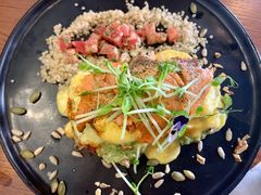 三文鱼班尼迪克-UPPER KITCHEN(延安路店)