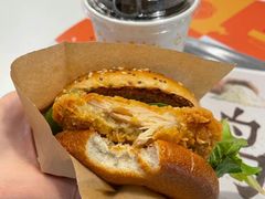 经典麦辣鸡腿汉堡大薯大可-麦当劳(酒仙桥路店)