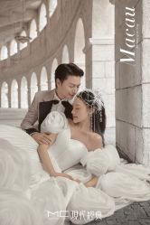 -现代经典婚纱摄影
