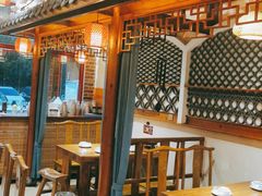 大堂-东来菜馆•手抓海鲜家常菜•海鲜锅贴(鸽子窝店)