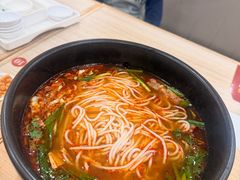 -花馬肆.云南过桥米线(汉神购物广场现场熬汤店)