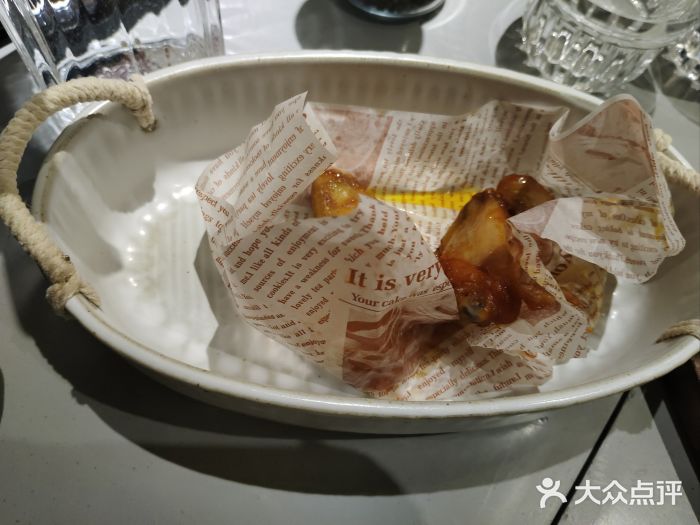 西堤厚牛排(国瑞店)蜜汁鸡翅图片