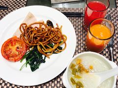 -上海滴水湖皇冠假日酒店