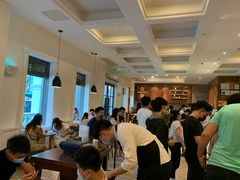 等位区-星巴克臻选(广州沙面店)