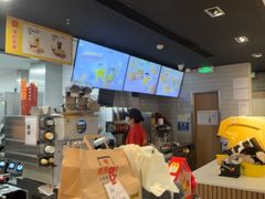 -麦当劳(上海虹桥站30B检票口楼上)