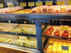 面包甜点陈列柜-鲍师傅糕点(江苏路店)