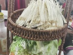 -刘姐啤酒鱼民族演艺餐厅(西街总店)