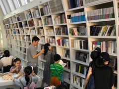 -钟书阁(松江泰晤士小镇店)