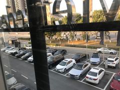 -广州鸿粤星辉奔驰4S店(钟村店)
