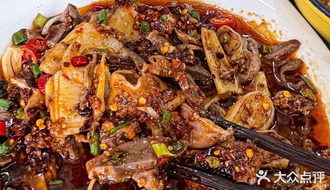 辣哭我[笑哭]重庆坠辣的鬼椒鸡🐔确实有点费饭🔥