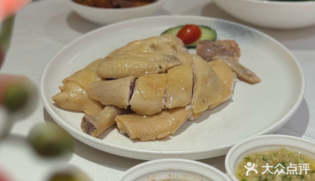 知粵賞味，以盤中風物，氤氳粵饌況味。