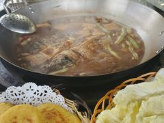 柴锅炖水库鱼-姥家大锅台水库渔家